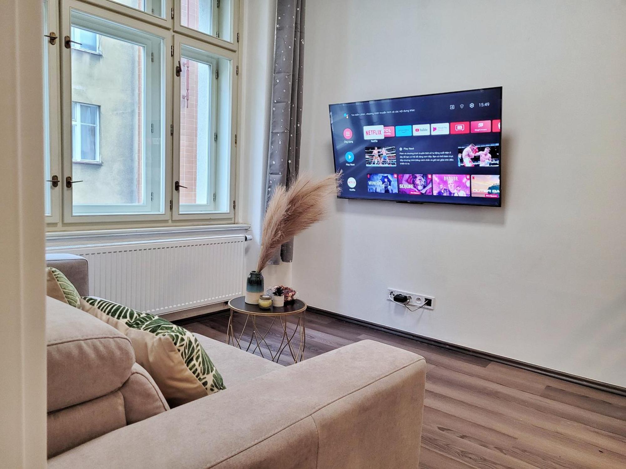 Modern Near Wenceslas Square Apartment *